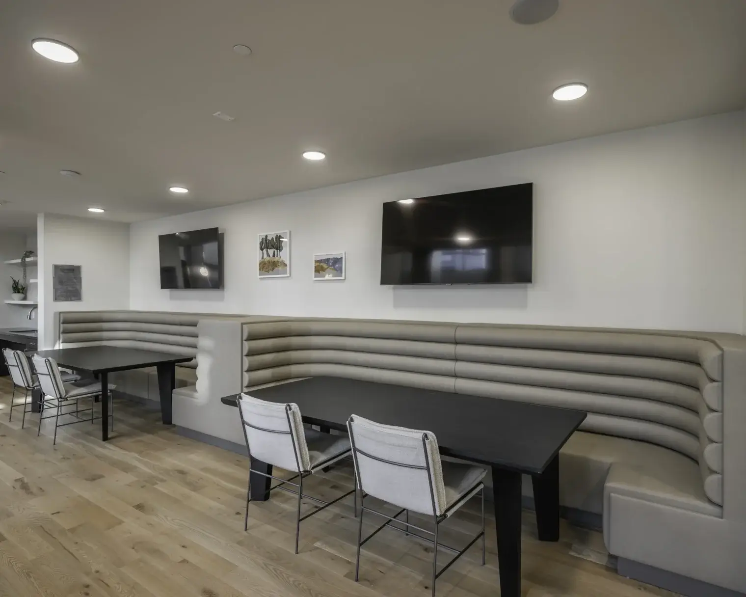 8-modera-six-pines-apartments-shenandoah-texas-hires